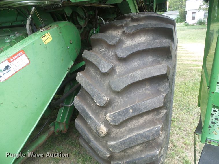 image for item DD0422 1989 John Deere 9600 combine