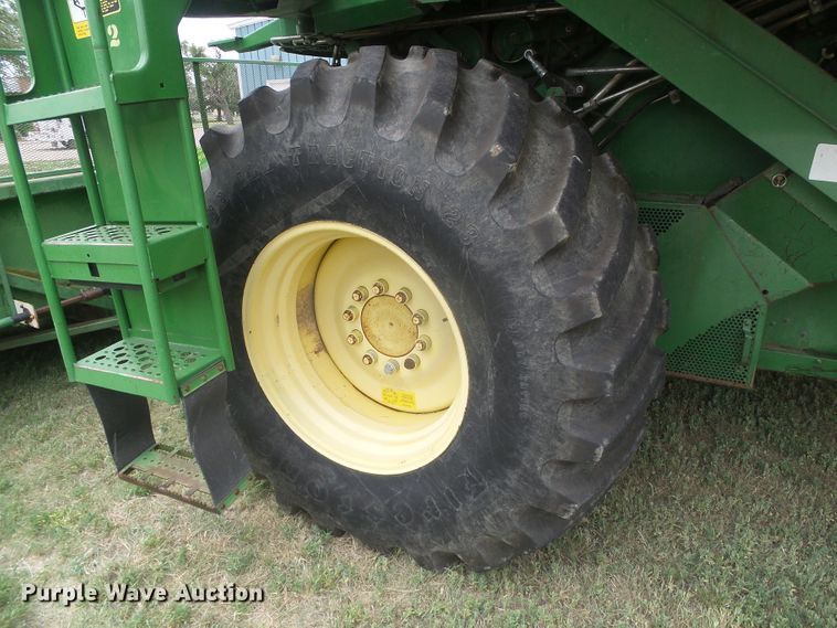 image for item DD0422 1989 John Deere 9600 combine