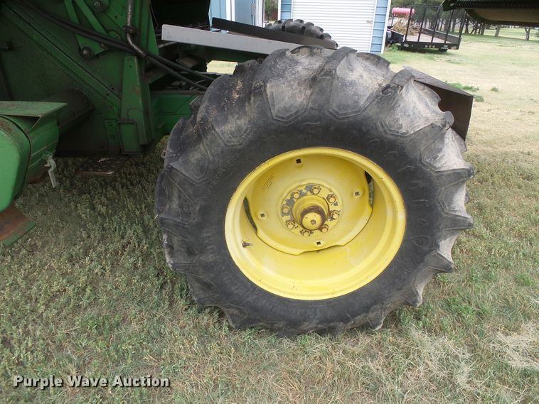 image for item DD0422 1989 John Deere 9600 combine