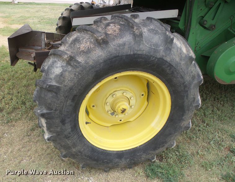image for item DD0422 1989 John Deere 9600 combine