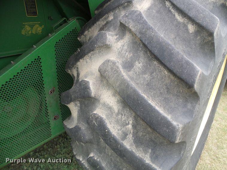 image for item DD0422 1989 John Deere 9600 combine