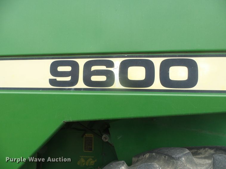 image for item DD0422 1989 John Deere 9600 combine