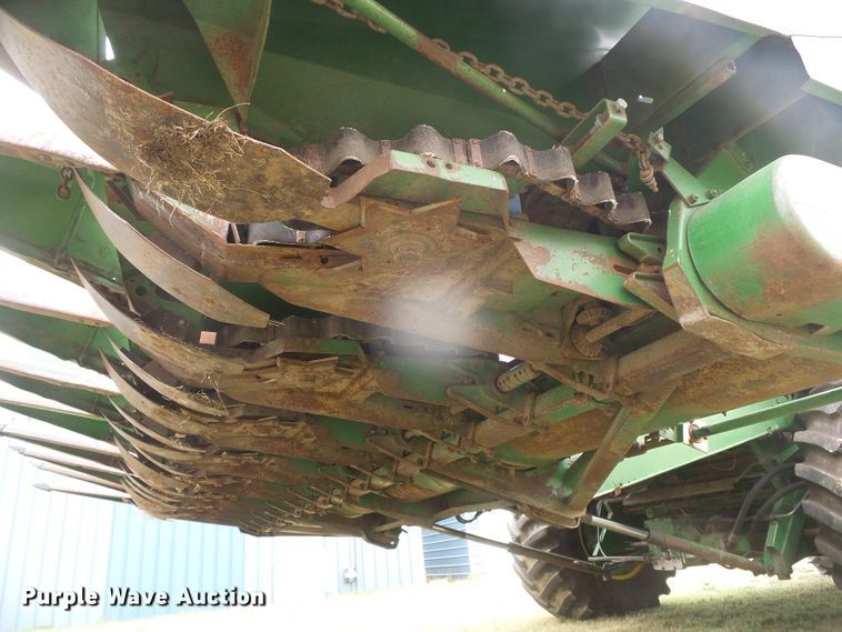 image for item DD0423 John Deere 853A all-crop head