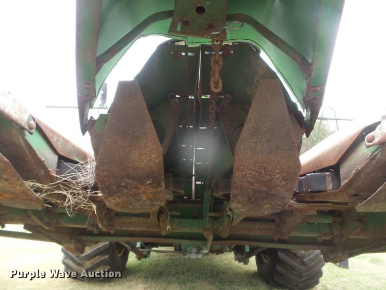 image for item DD0423 John Deere 853A all-crop head