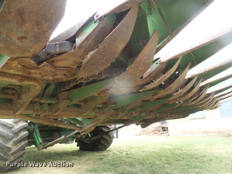 image for item DD0423 John Deere 853A all-crop head