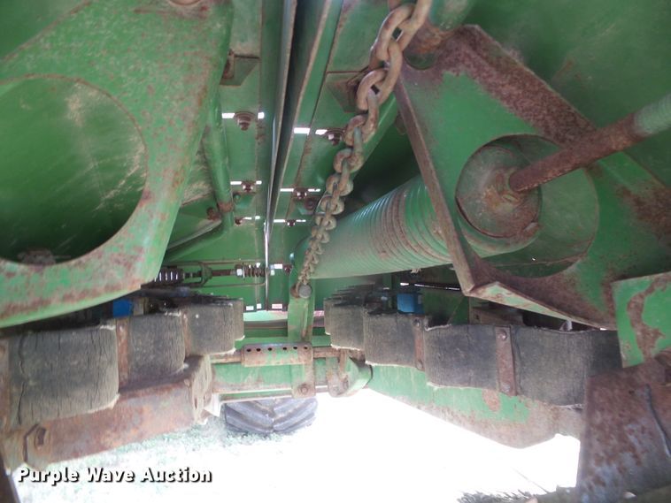 image for item DD0423 John Deere 853A all-crop head