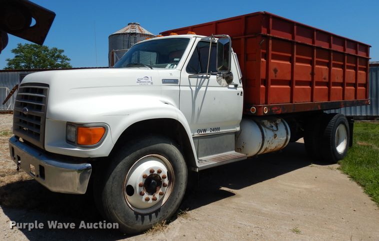 image for item DF4206 1995 Ford F700  grain truck