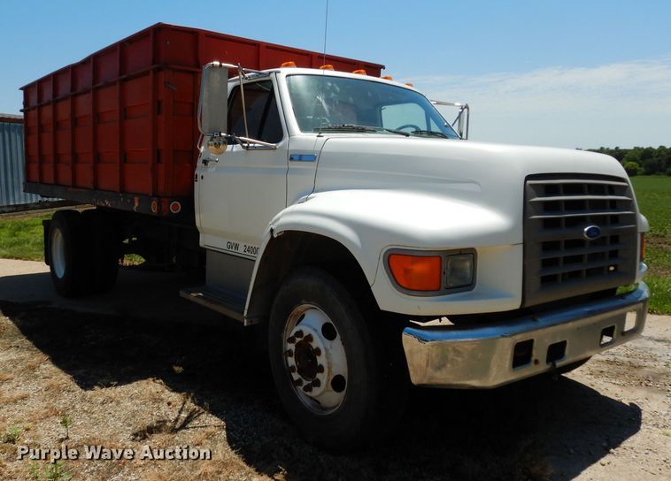 image for item DF4206 1995 Ford F700  grain truck