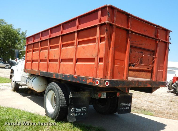 image for item DF4206 1995 Ford F700  grain truck