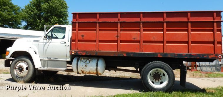 image for item DF4206 1995 Ford F700  grain truck