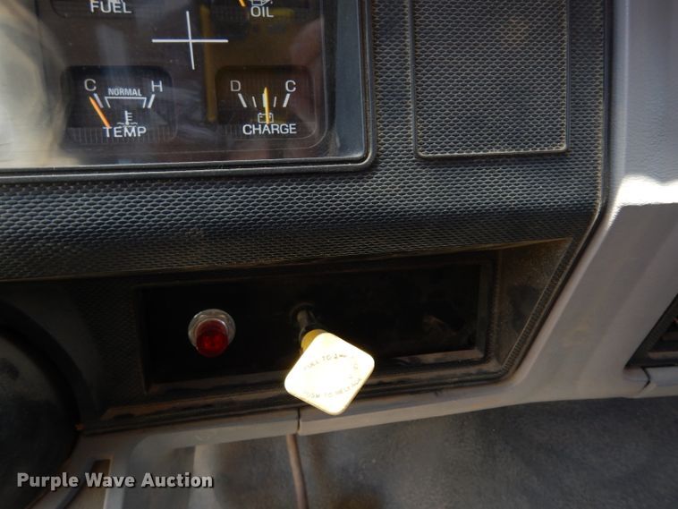 image for item DF4206 1995 Ford F700  grain truck