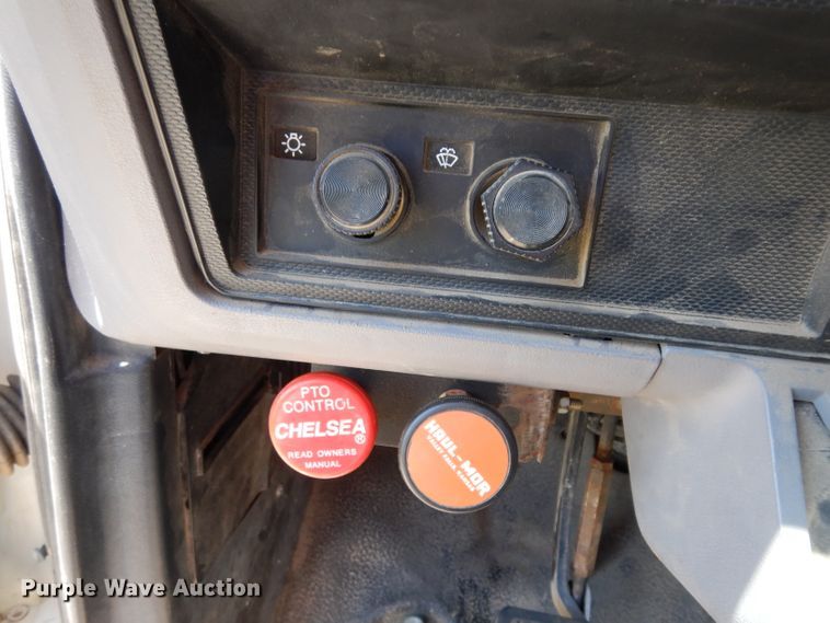 image for item DF4206 1995 Ford F700  grain truck