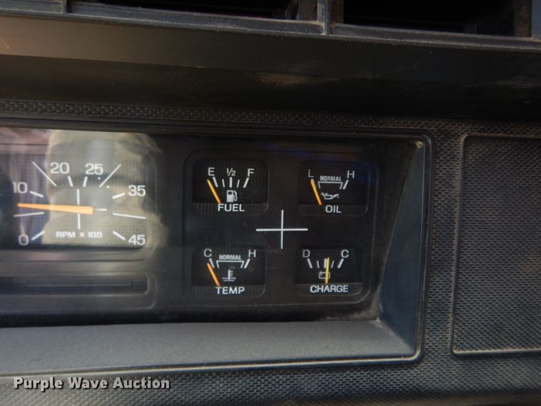 image for item DF4206 1995 Ford F700  grain truck