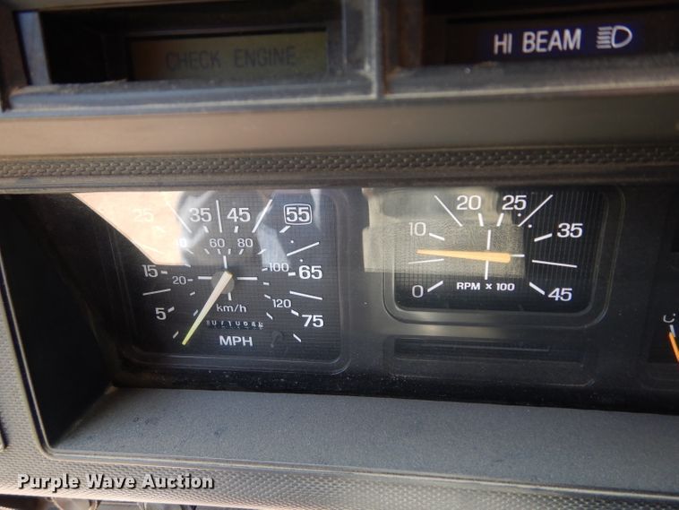 image for item DF4206 1995 Ford F700  grain truck