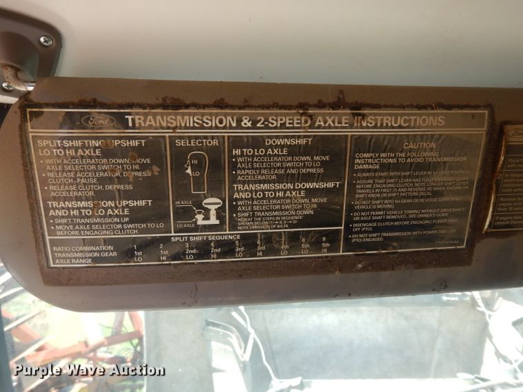 image for item DF4206 1995 Ford F700  grain truck