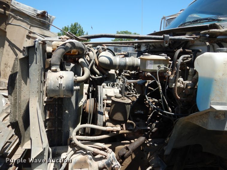 image for item DF4206 1995 Ford F700  grain truck