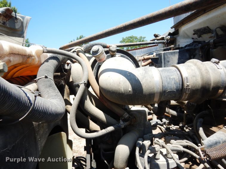 image for item DF4206 1995 Ford F700  grain truck