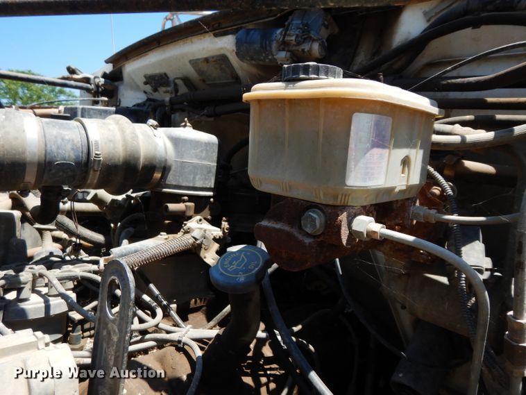 image for item DF4206 1995 Ford F700  grain truck