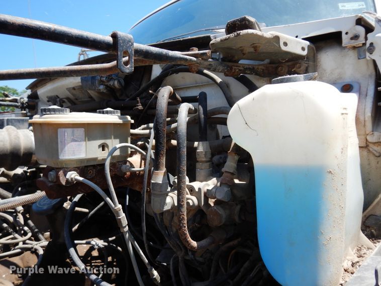 image for item DF4206 1995 Ford F700  grain truck