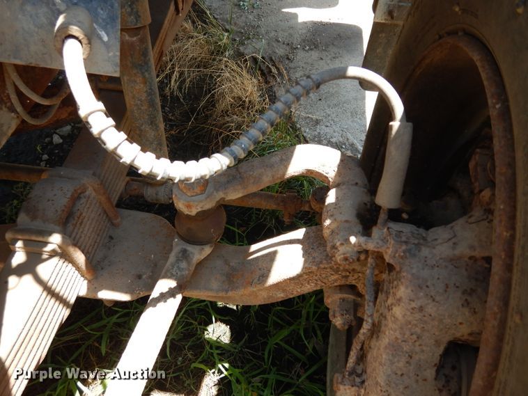 image for item DF4206 1995 Ford F700  grain truck