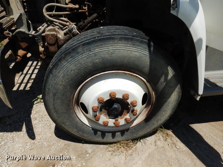 image for item DF4206 1995 Ford F700  grain truck