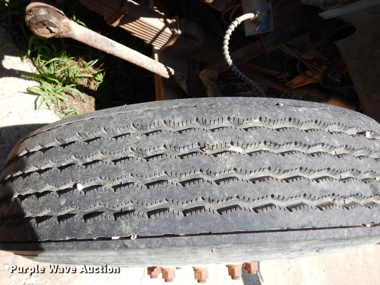 image for item DF4206 1995 Ford F700  grain truck