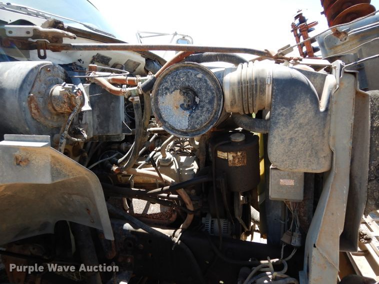 image for item DF4206 1995 Ford F700  grain truck