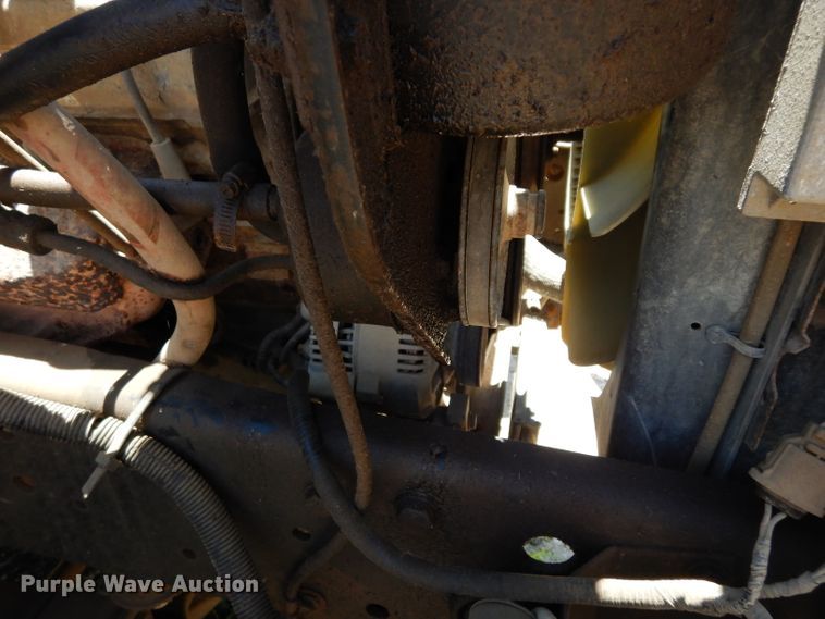 image for item DF4206 1995 Ford F700  grain truck