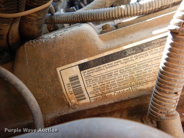 image for item DF4206 1995 Ford F700  grain truck