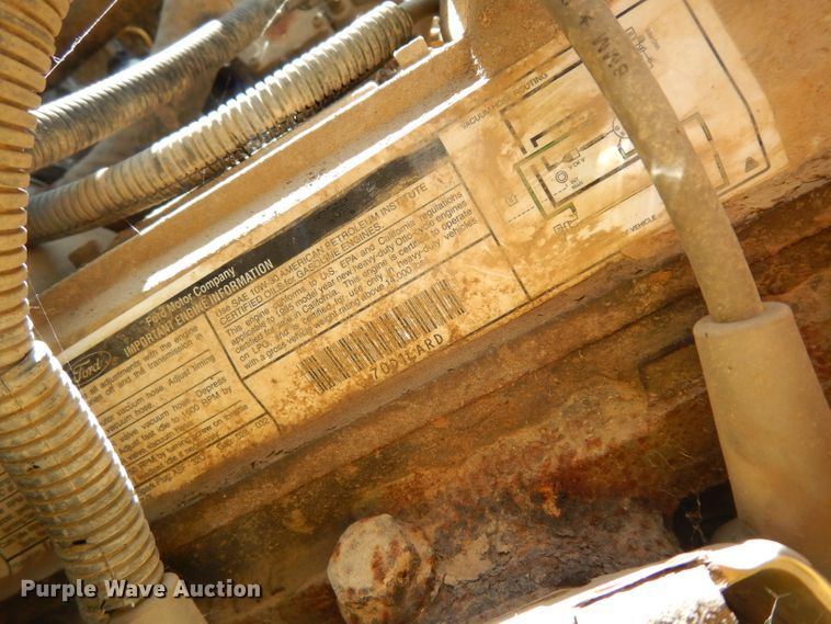 image for item DF4206 1995 Ford F700  grain truck