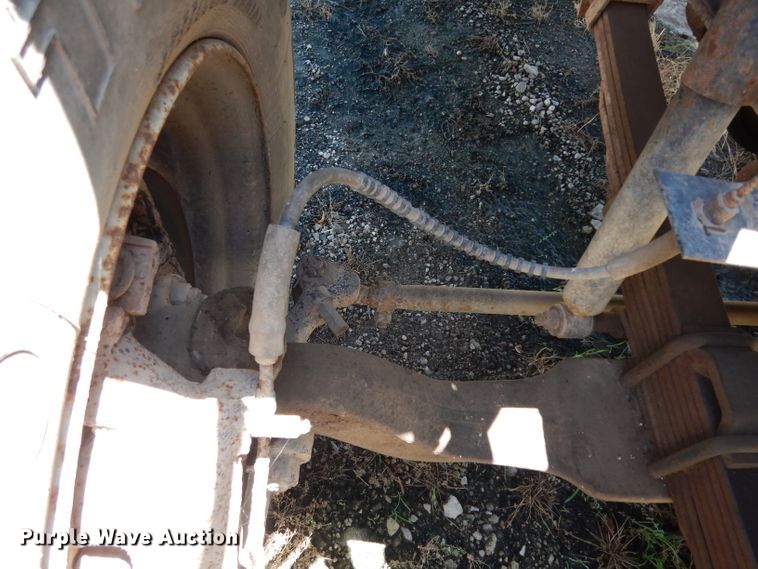 image for item DF4206 1995 Ford F700  grain truck