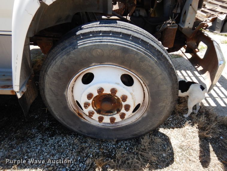 image for item DF4206 1995 Ford F700  grain truck