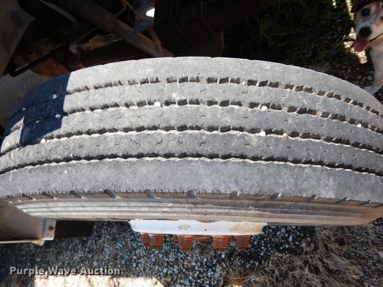 image for item DF4206 1995 Ford F700  grain truck