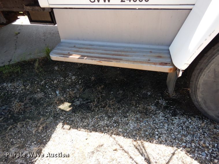 image for item DF4206 1995 Ford F700  grain truck