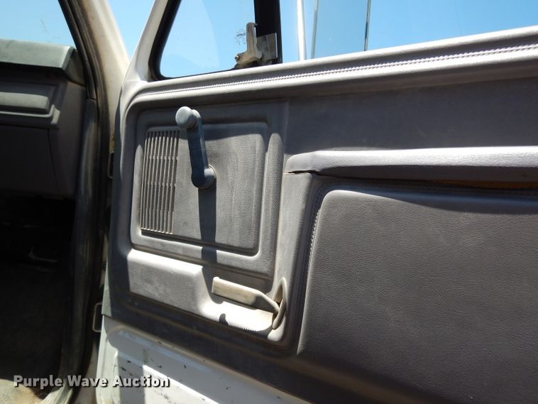 image for item DF4206 1995 Ford F700  grain truck