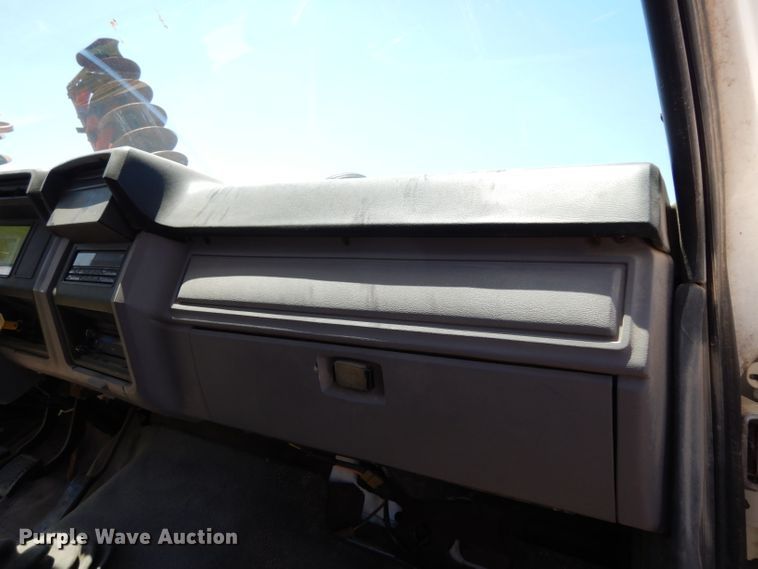 image for item DF4206 1995 Ford F700  grain truck