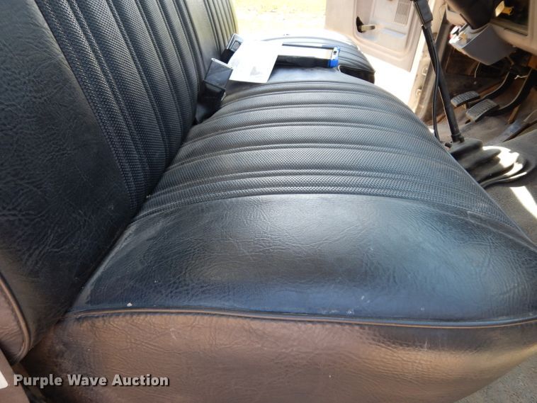 image for item DF4206 1995 Ford F700  grain truck