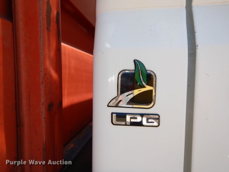 image for item DF4206 1995 Ford F700  grain truck