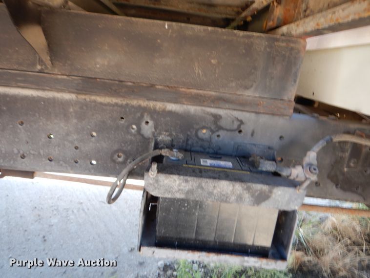 image for item DF4206 1995 Ford F700  grain truck