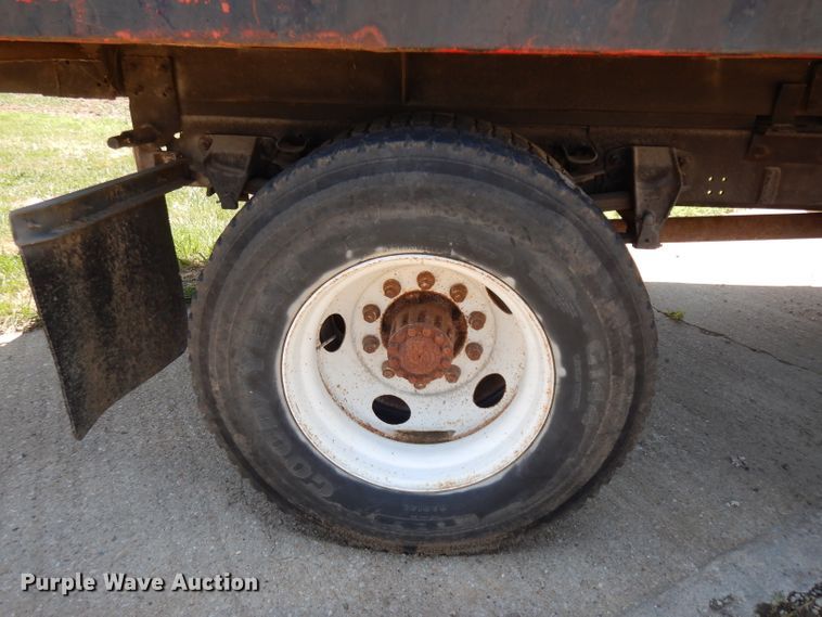 image for item DF4206 1995 Ford F700  grain truck