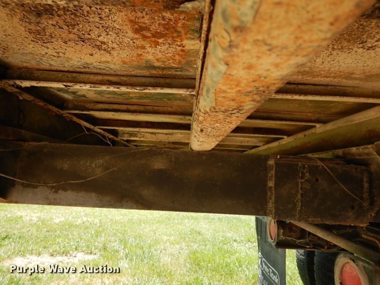 image for item DF4206 1995 Ford F700  grain truck