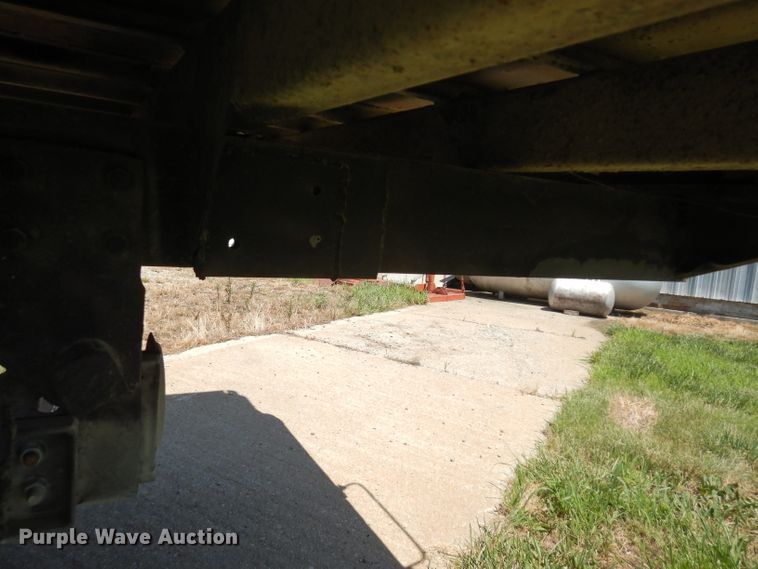 image for item DF4206 1995 Ford F700  grain truck