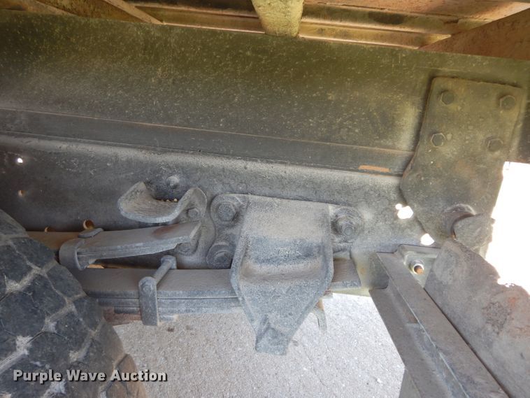 image for item DF4206 1995 Ford F700  grain truck