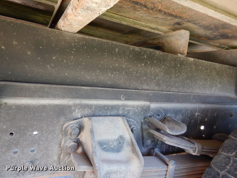 image for item DF4206 1995 Ford F700  grain truck