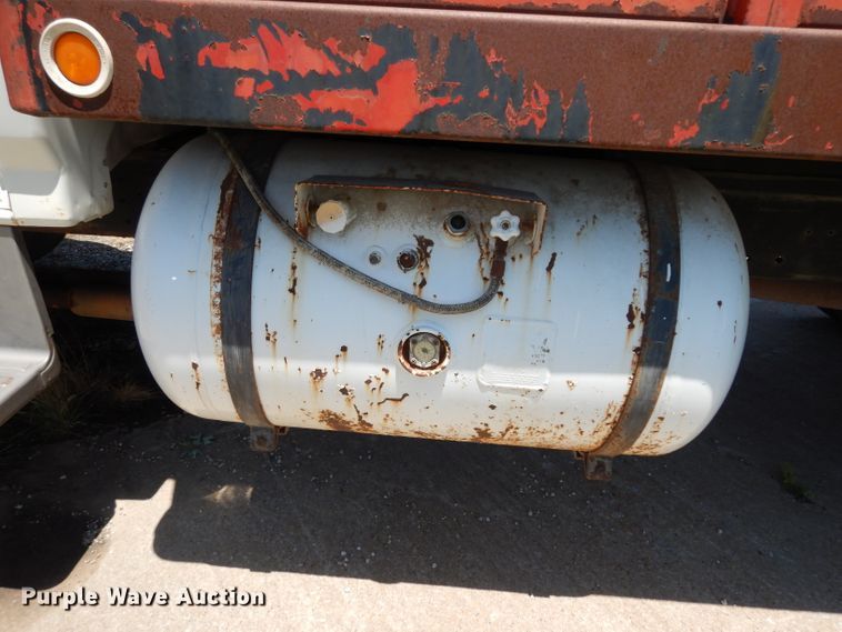 image for item DF4206 1995 Ford F700  grain truck