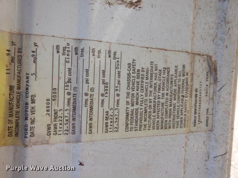 image for item DF4206 1995 Ford F700  grain truck