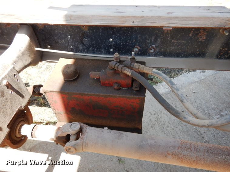 image for item DF4206 1995 Ford F700  grain truck