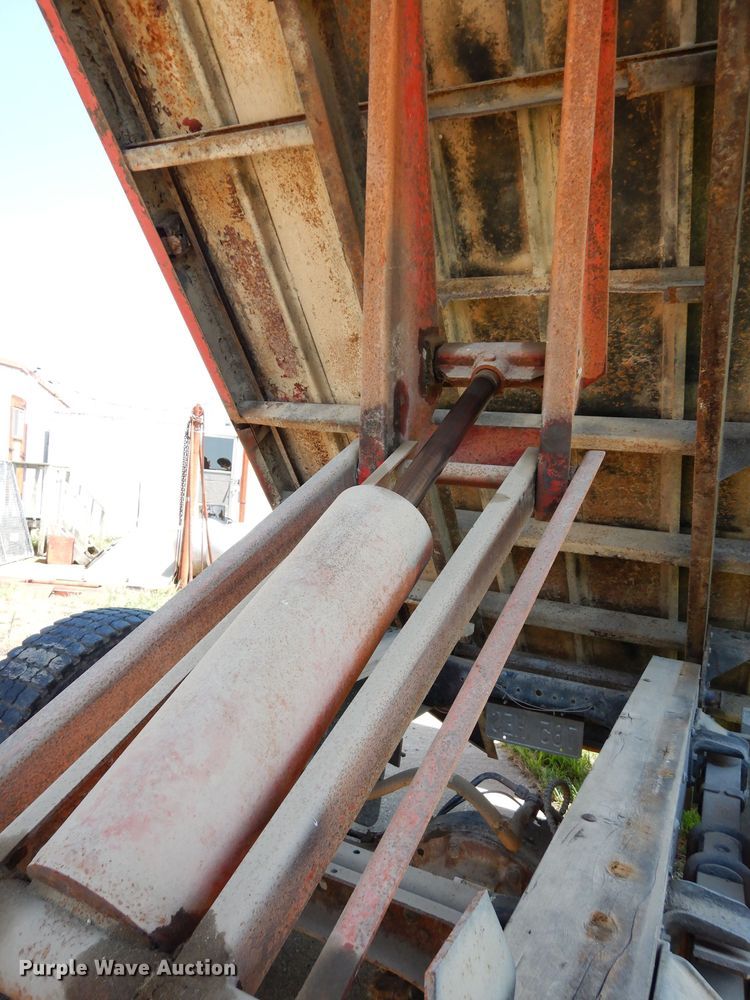 image for item DF4206 1995 Ford F700  grain truck