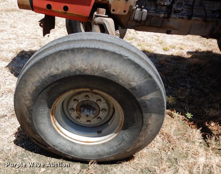 image for item DF4207 1980 Massey-Ferguson 2705  tractor