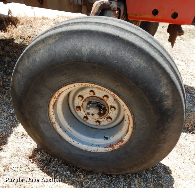 image for item DF4207 1980 Massey-Ferguson 2705  tractor